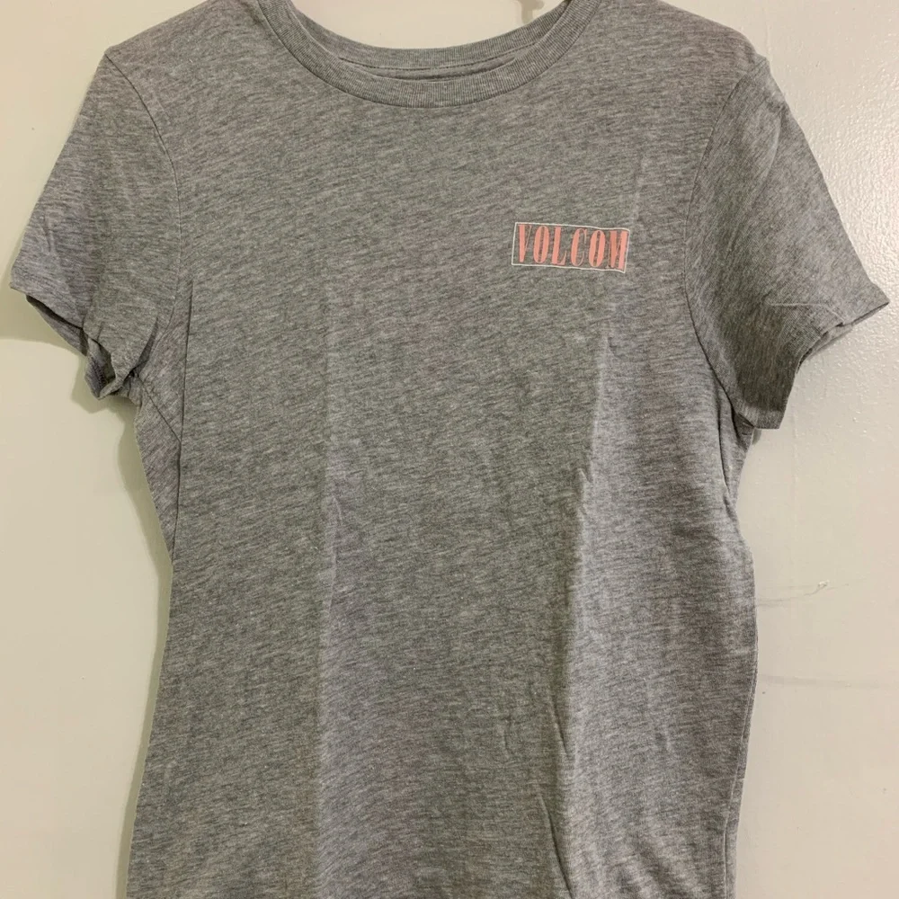 Volcom Tshirt Size S - Picture 1 of 3
